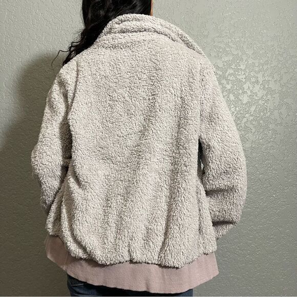 Fuzzy Teddy Jacket    - Picture 12 of 13